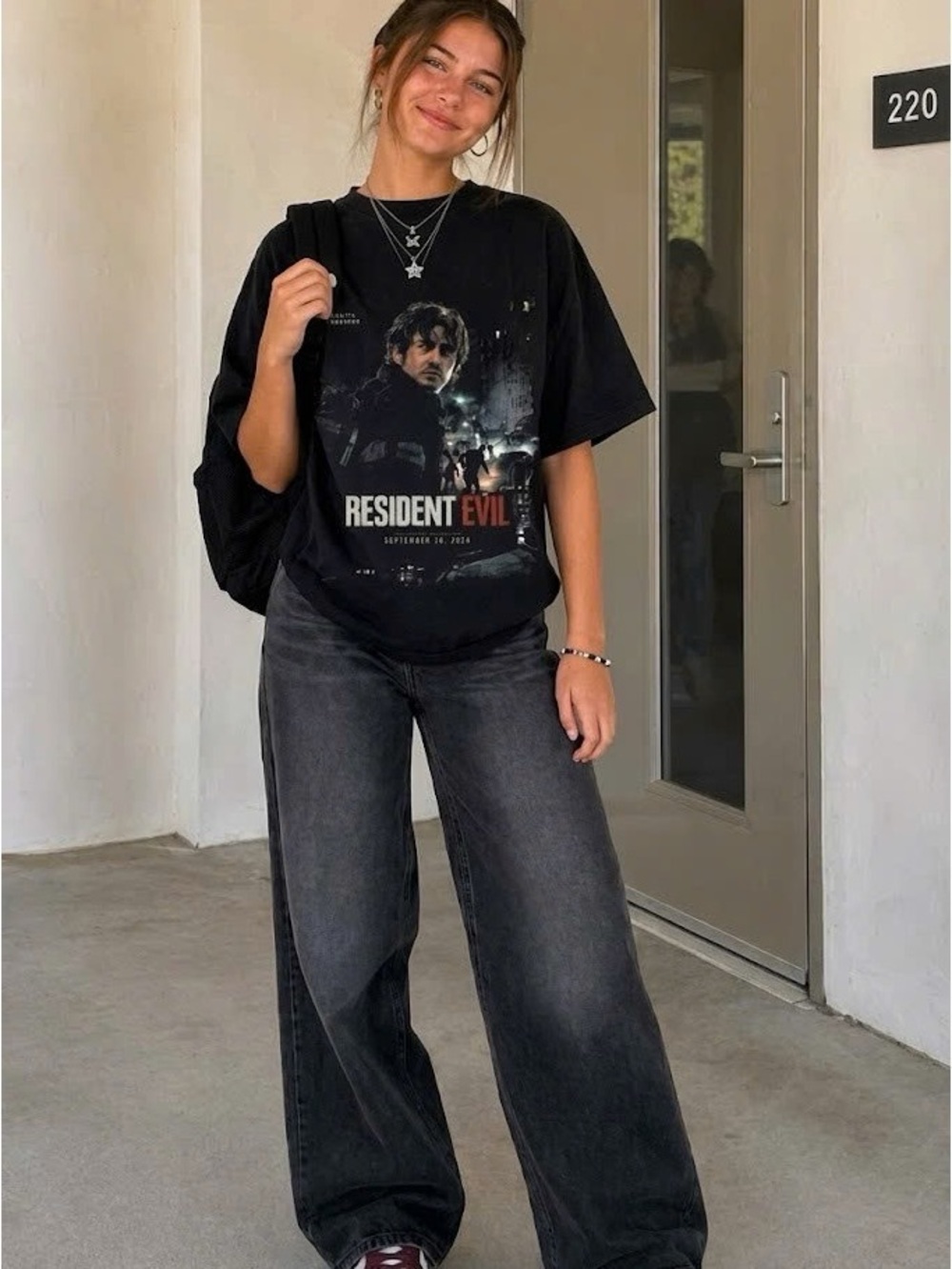Resident Evil Movie Promo T-Shirt – Horror-Themed Merchandise